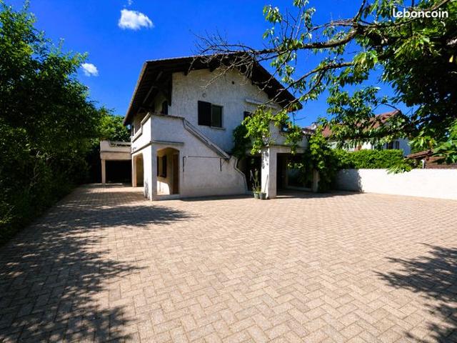 Maison 8 pièces 151 m²