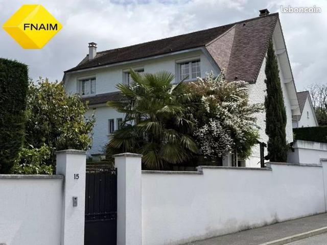Maison 8 pièces 215 m²