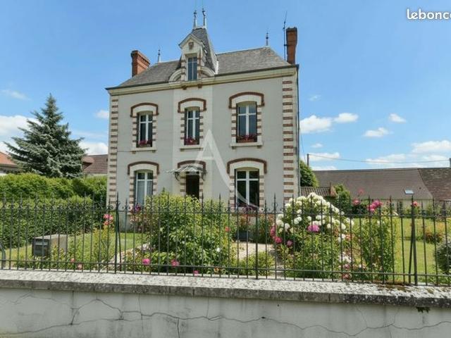 Maison 8 pièces 165 m²
