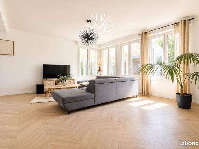 Maison 8 pièces 165 m²