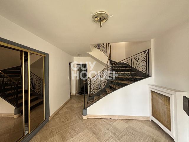 Maison 8 pièces 166 m²