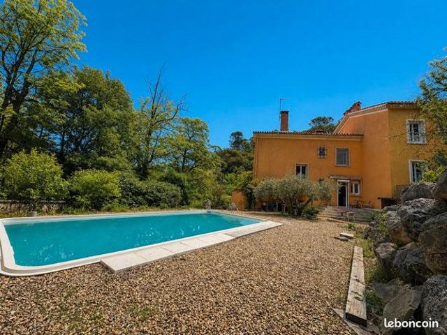 Maison 8 pièces 168 m²