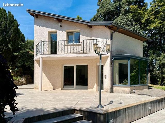 Maison 8 pièces 161 m²