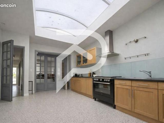 Maison 8 pièces 163 m²