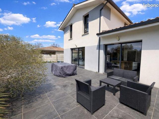 Maison 8 pièces 174 m²