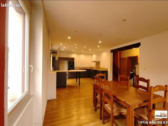Maison 8 pièces 176 m²