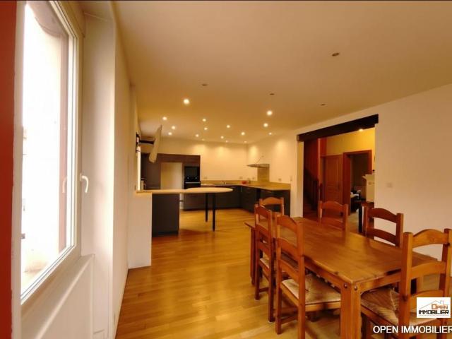 Maison 8 pièces 176 m²