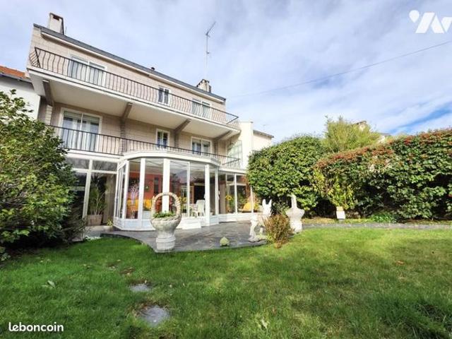 Maison 8 pièces 177 m²