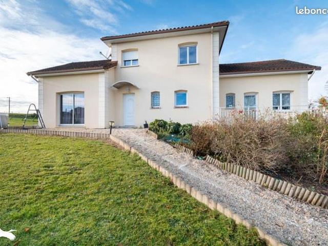Maison 8 pièces 235 m²