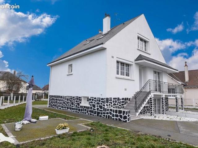 Maison 8 pièces 177 m²