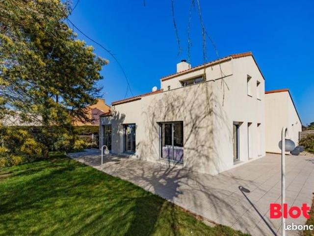 Maison 8 pièces 179 m²