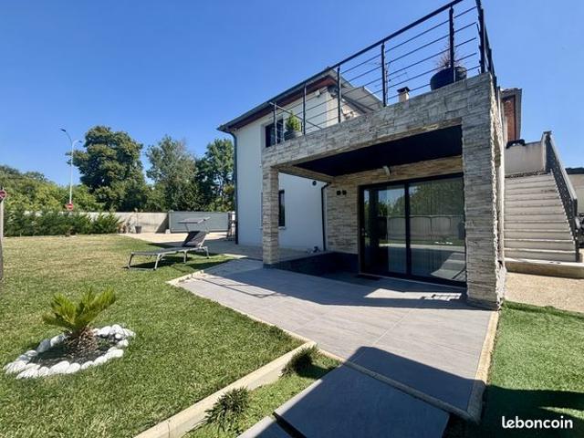 Maison 8 pièces 179 m²