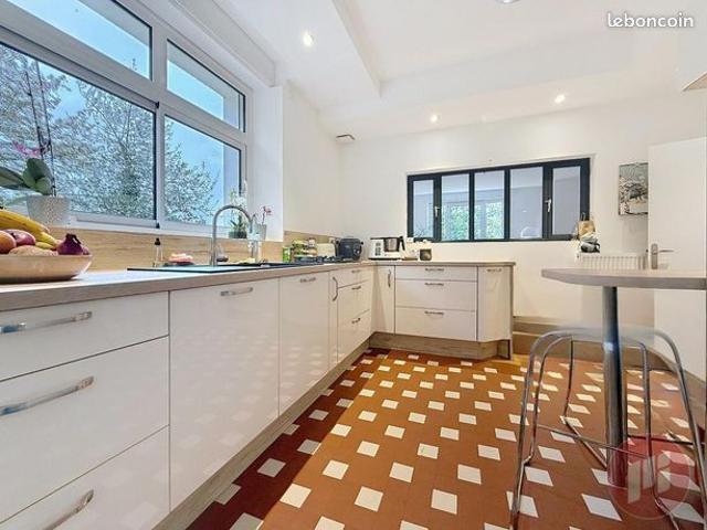 Maison 8 pièces 179 m²
