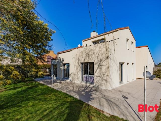 Maison 8 pièces 179 m²