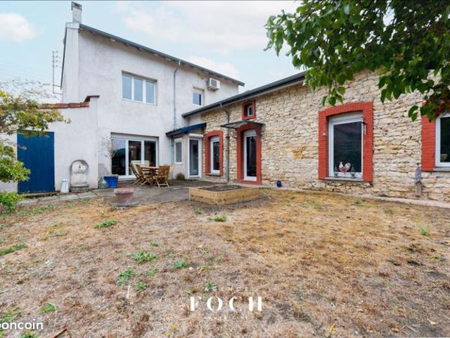 Maison 8 pièces 179 m²
