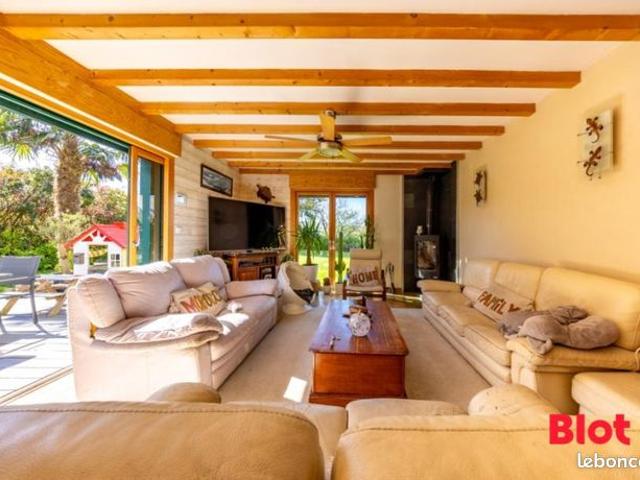 Maison 8 pièces 179 m²