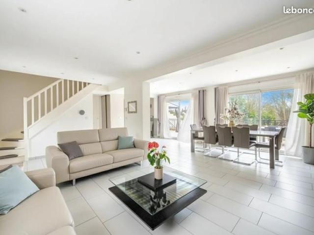 Maison 8 pièces 179 m²