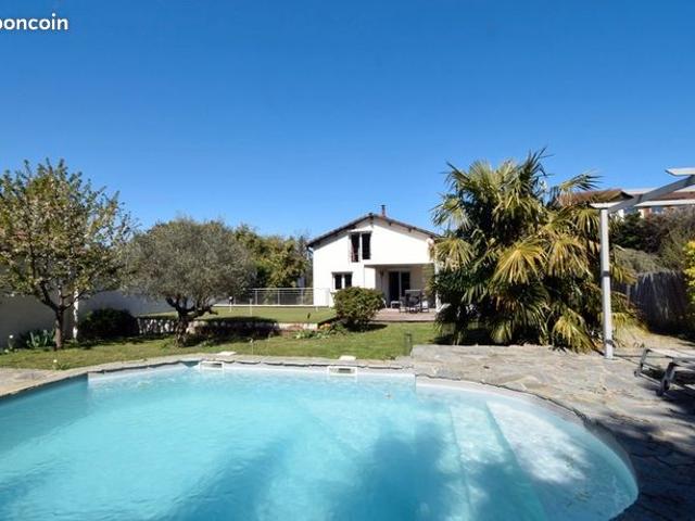 Maison 8 pièces 172 m²