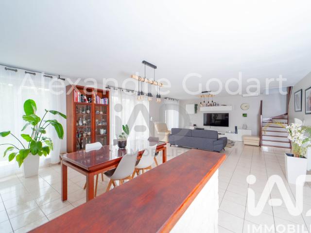 Maison 8 pièces 211 m²