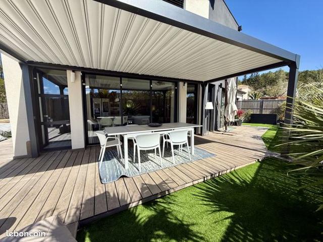 Maison 8 pièces 260 m²