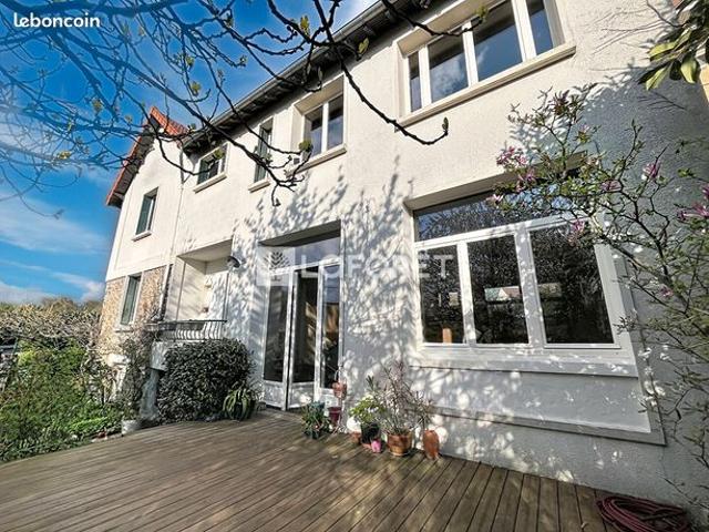 Maison 8 pièces 184 m²