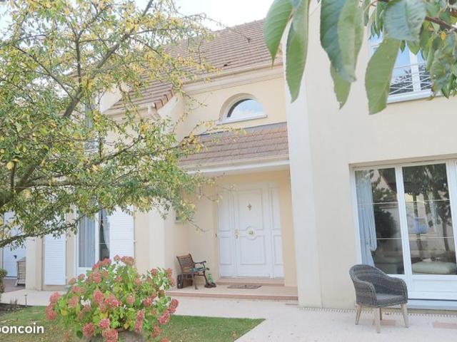 Maison 8 pièces 185 m²