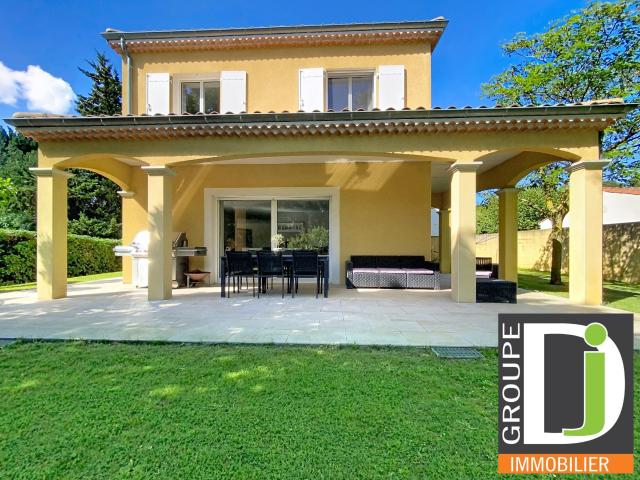Maison 8 pièces 185 m²
