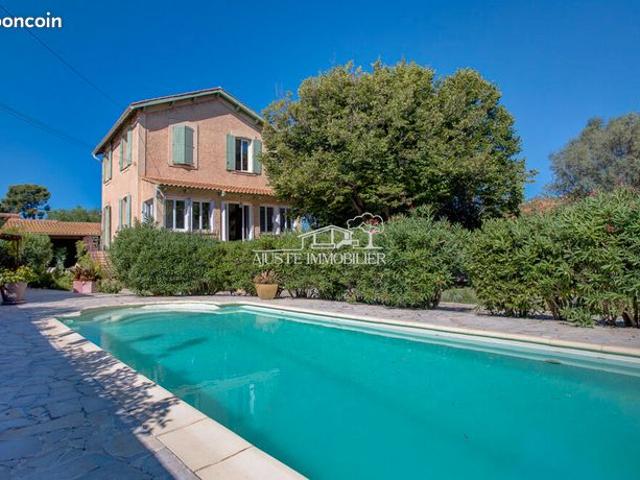 Maison 8 pièces 186 m²