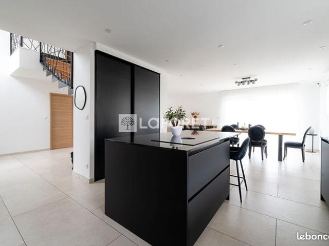 Maison 8 pièces 186 m²