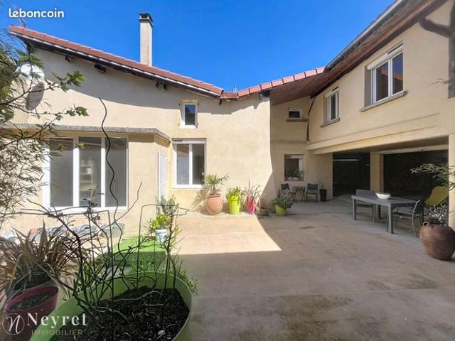 Maison 8 pièces 188 m²