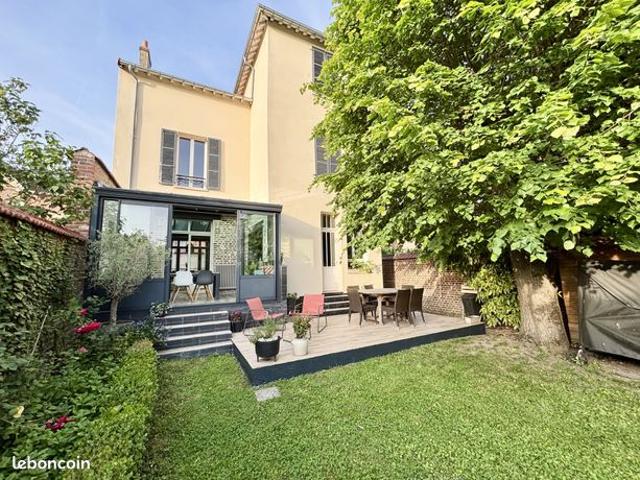 Maison 8 pièces 180 m²