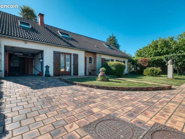 Maison 8 pièces 180 m²