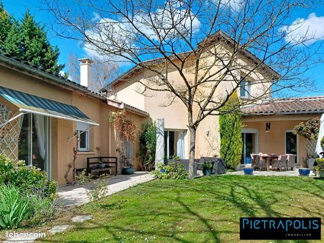 Maison 8 pièces 180 m²