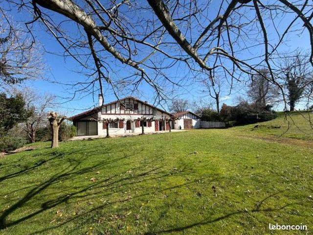 Maison 8 pièces 180 m²