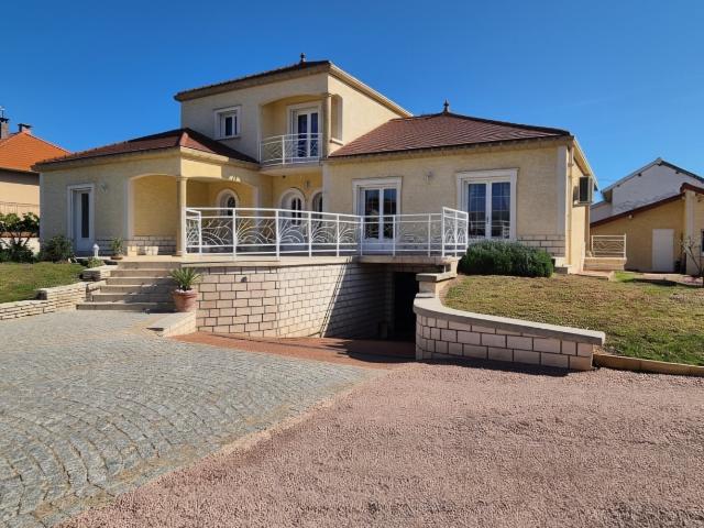 Maison 8 pièces 180 m²