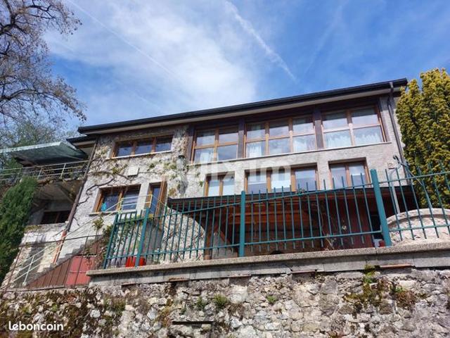 Maison 8 pièces 180 m²