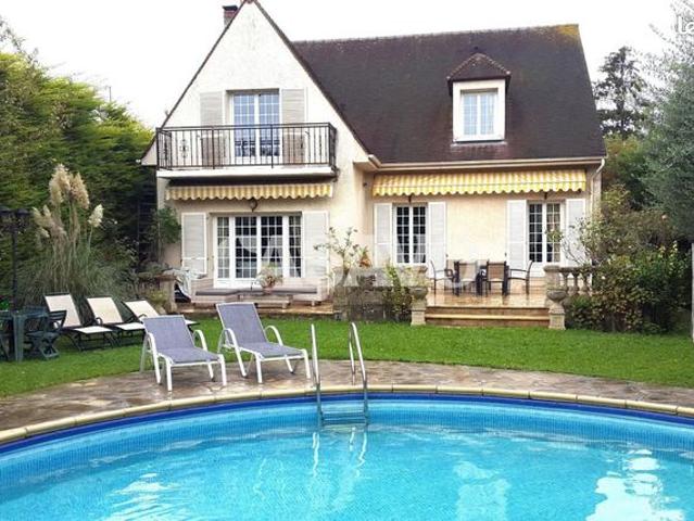 Maison 8 pièces 180 m²