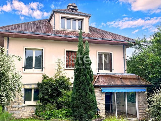 Maison 8 pièces 180 m²
