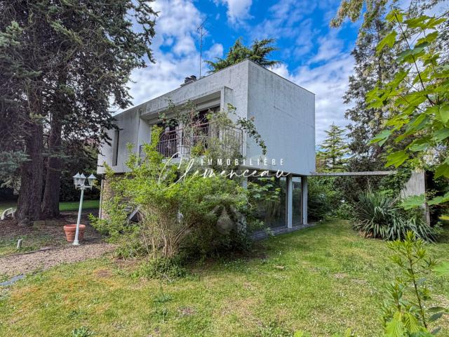 Maison 8 pièces 180 m²