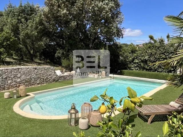 Maison 8 pièces 180 m²