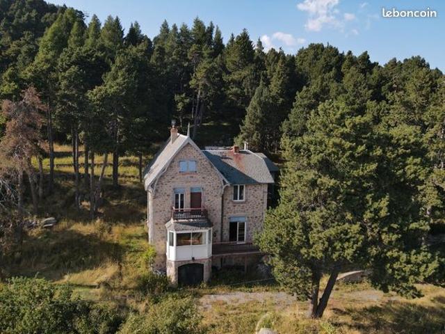 Maison 8 pièces 180 m²