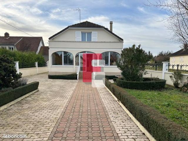 Maison 8 pièces 180 m²