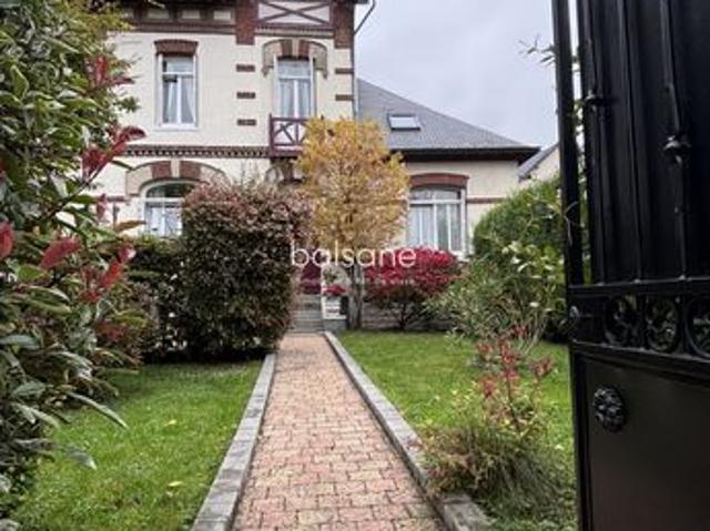 Maison 8 pièces 180 m²