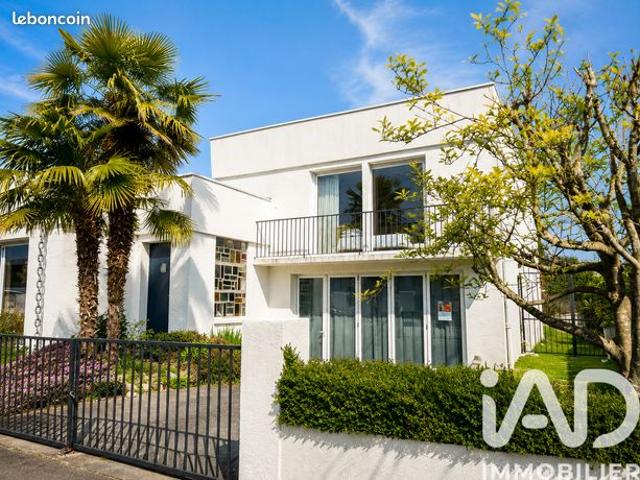 Maison 8 pièces 180 m²