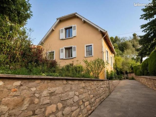 Maison 8 pièces 180 m²