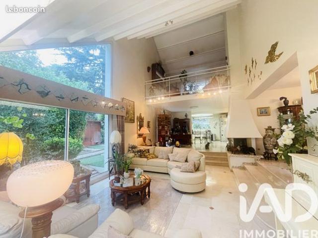 Maison 8 pièces 180 m²