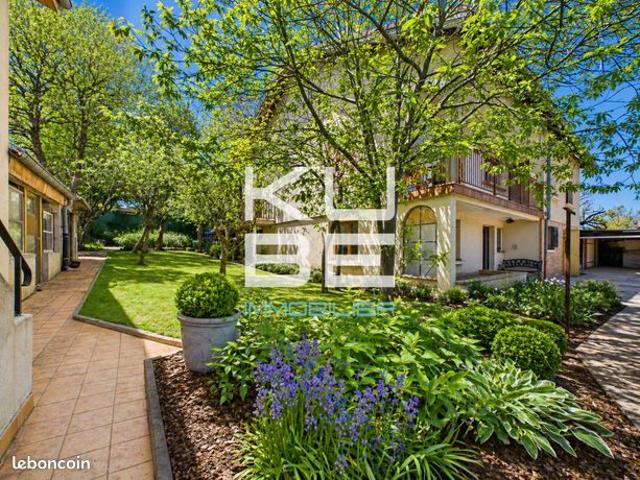 Maison 8 pièces 181 m²