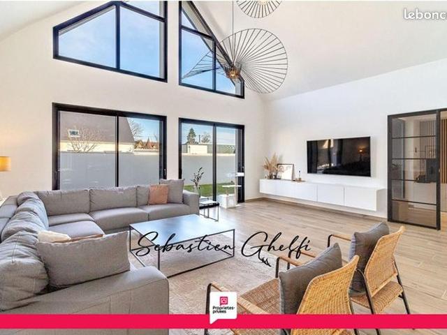 Maison 8 pièces 182 m²