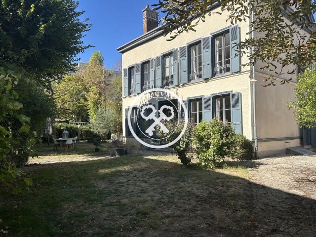 Maison 8 pièces 182 m²