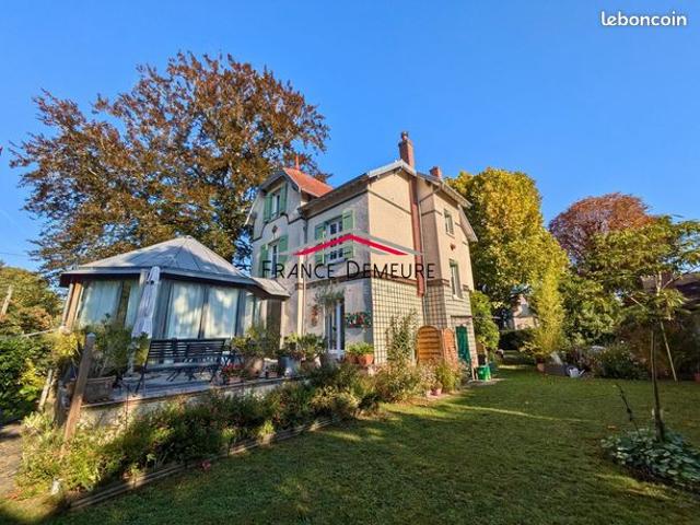 Maison 8 pièces 182 m²